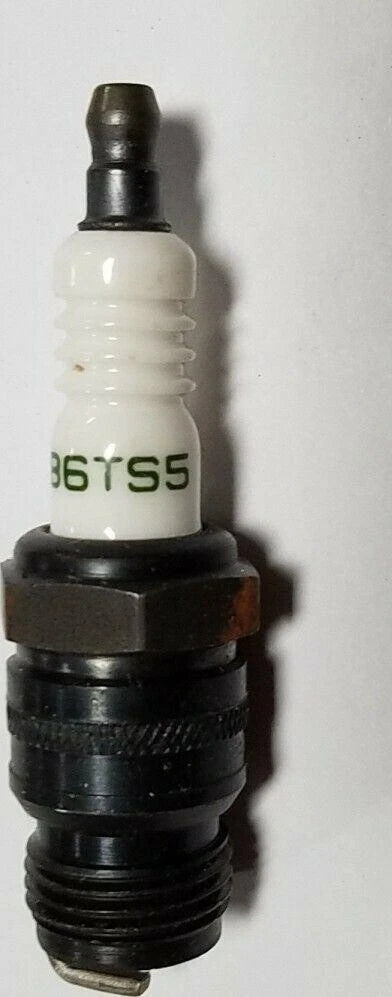 8 Pack ACDelco Spark Plugs for Stock No. 5613807 R86TS5 (New Old Stock)