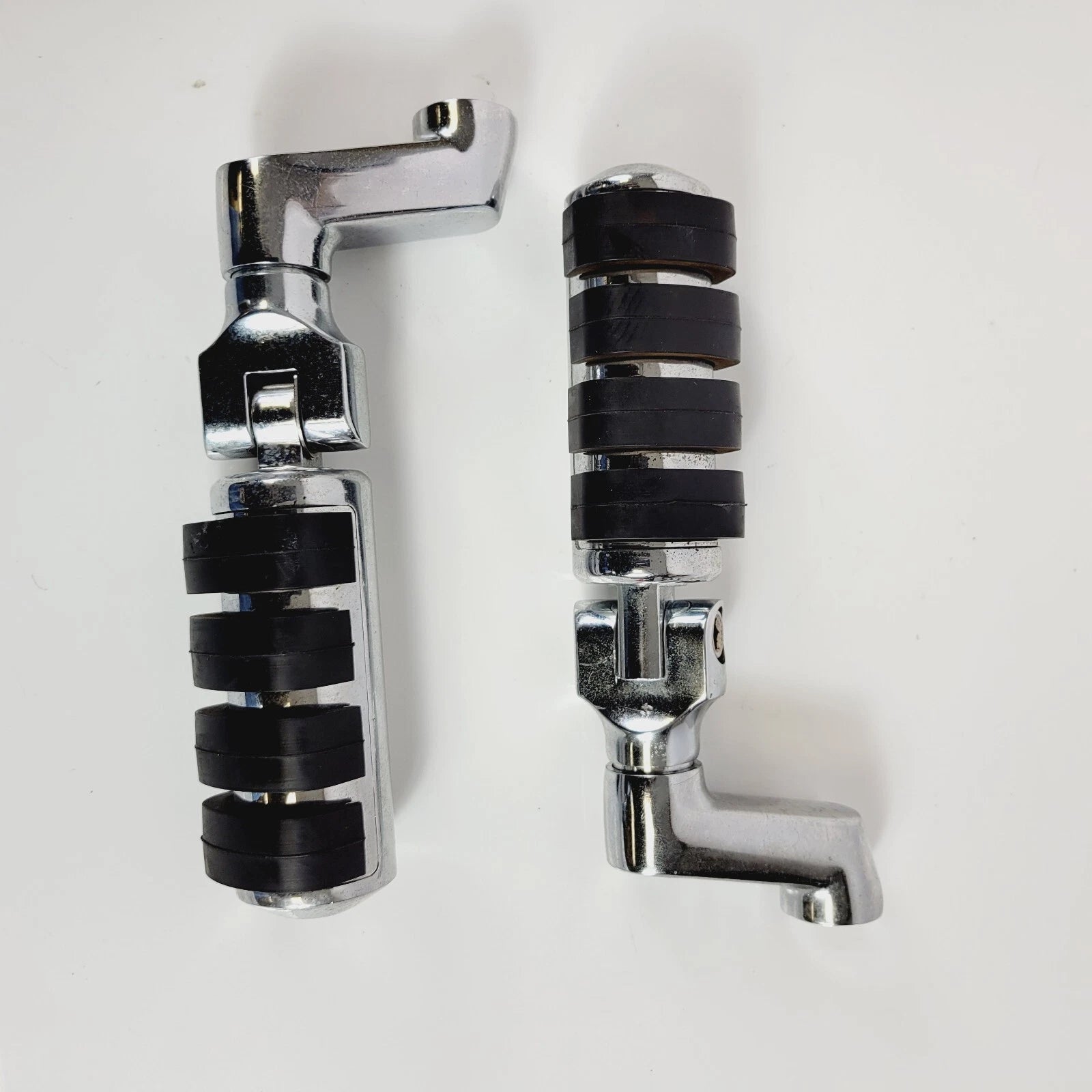 Kuryakyn Large Chrome ISO Offset Mount Foot Pegs for Harley Touring (2000–2023)