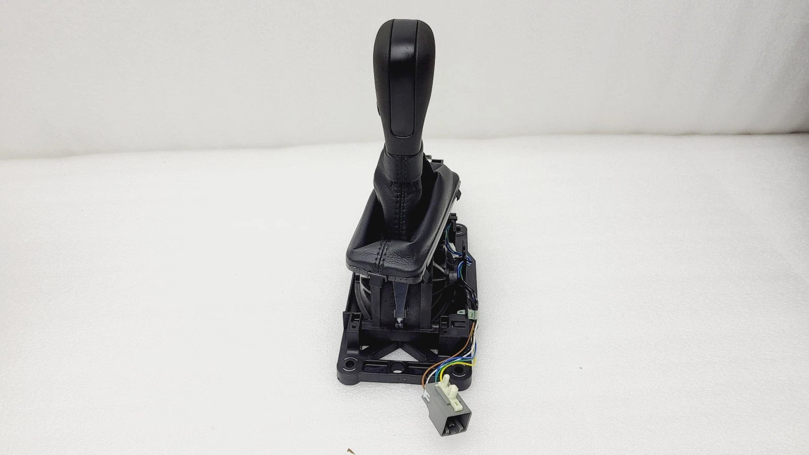 Auto Transmission Gear Selector Shifter Lever for Ford Explorer (2011–2016) GT4Z7210AA