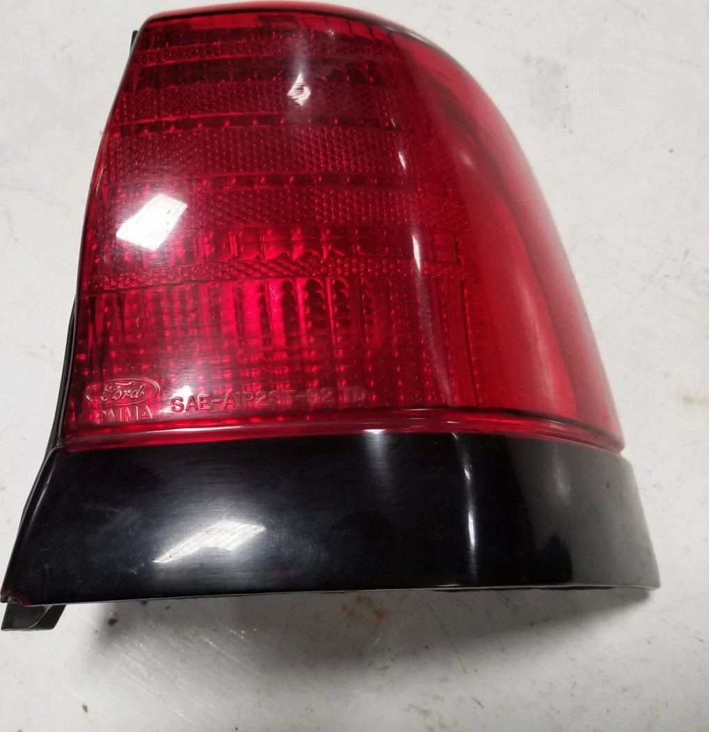 Corner Brake Tail Light for Ford Thunderbird (1992–1995) LX Passenger Side