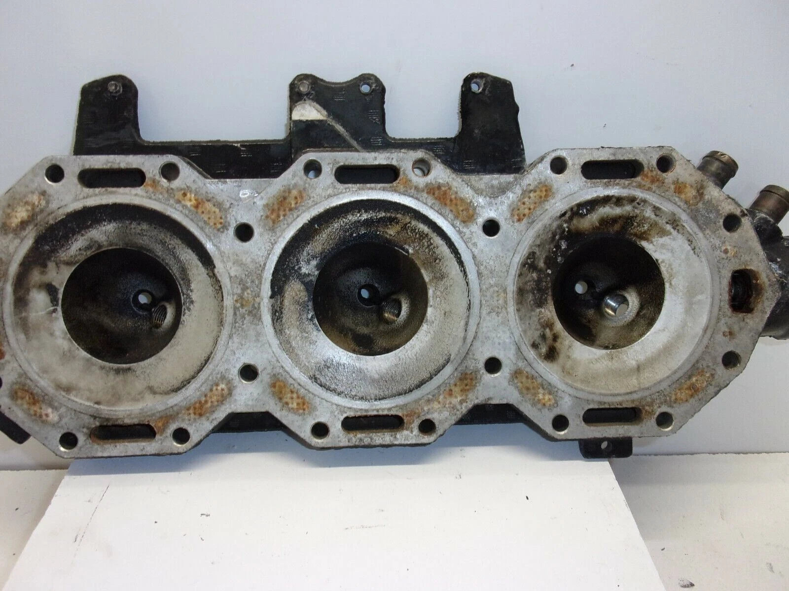 Fitch Cylinder Head Port for Johnson Evinrude 200-225-250 (350569)