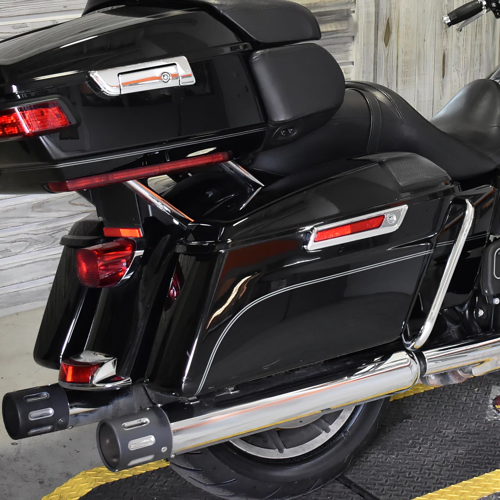 Hard Saddlebags with Speaker Lids for Harley Electra Glide (2014–Present)