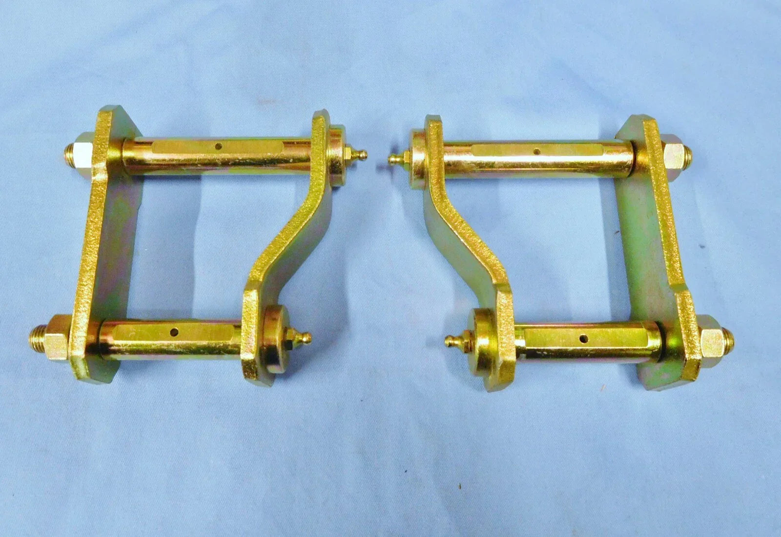 Rear Suspension Spring Greasable Shackles 2 x for Navara D40 (2006 - )