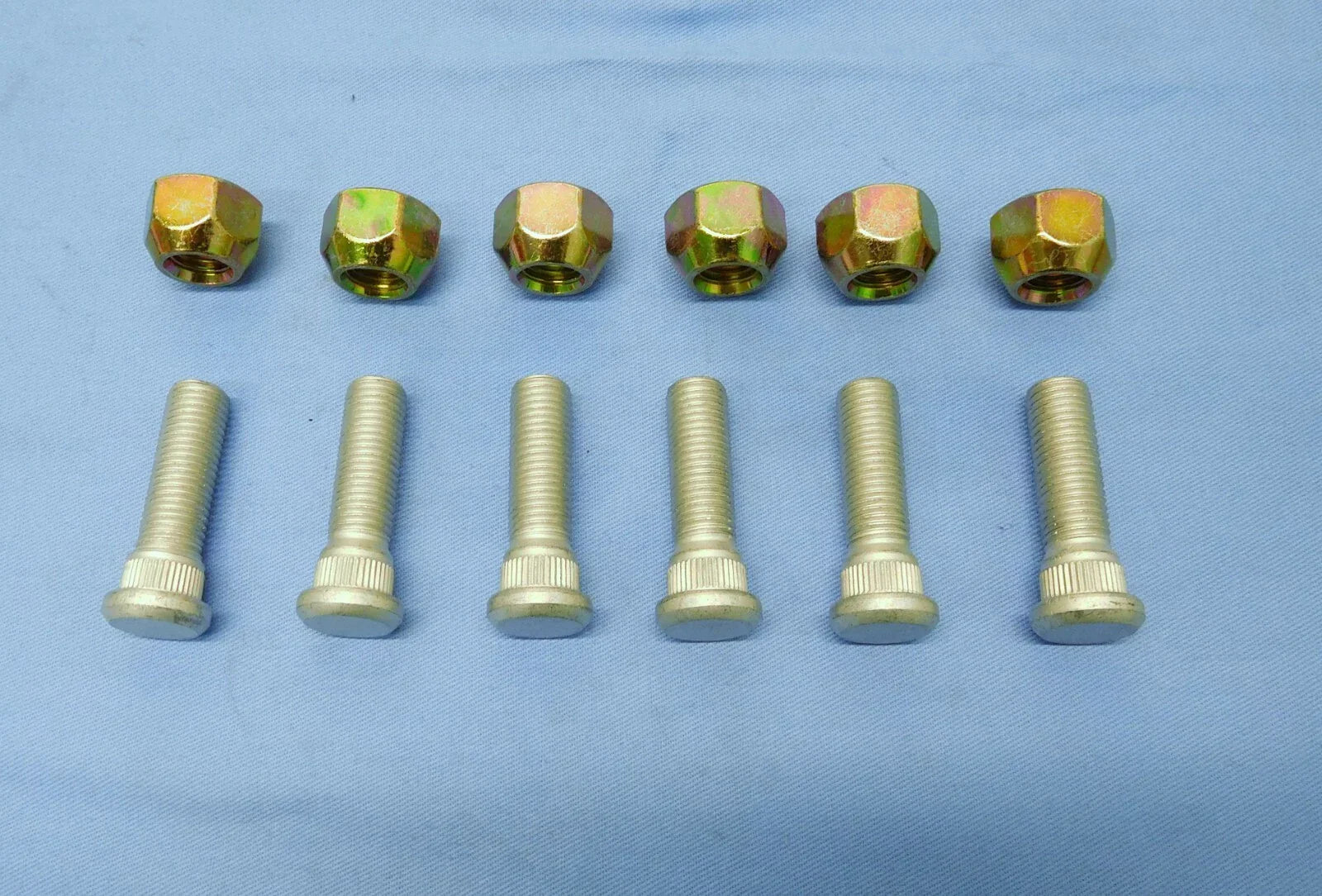 Front Wheel Stud & Nut Set for Toyota Land Cruiser HJ45 HJ47 (1975-1984)