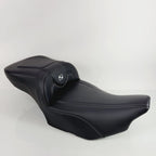 Saddlemen Roadsofa Extended Reach Seat for H-D (2023–2025) - Silver Stitch, Carbon Fiber