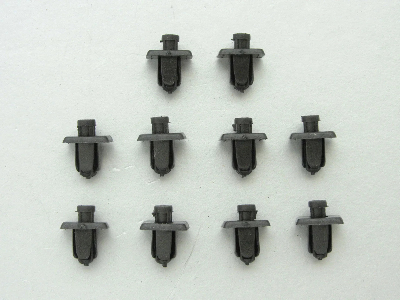 Wiper Cowl Grill Lock Clip for Nissan Navara D21 (1986-1997) - 10 x Clips