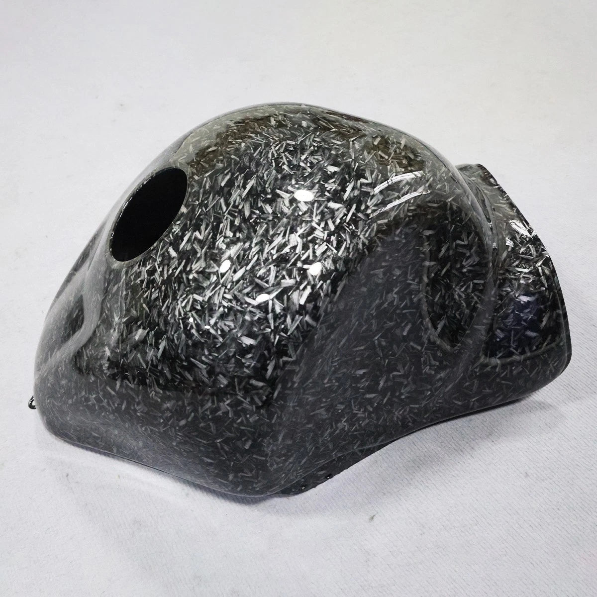 Forged Carbon Fiber Gas Fuel Tank Cover for Suzuki Hayabusa GSX1300R (1999–2007)