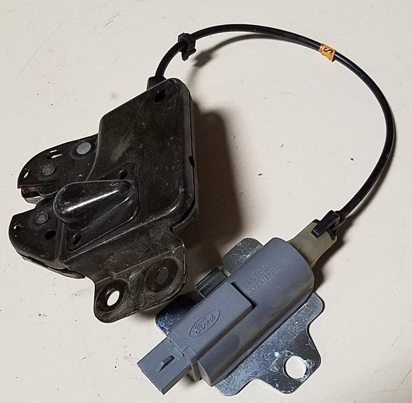 Trunk Lock Latch Assembly with Solenoid for Thunderbird Cougar (1996–1997)