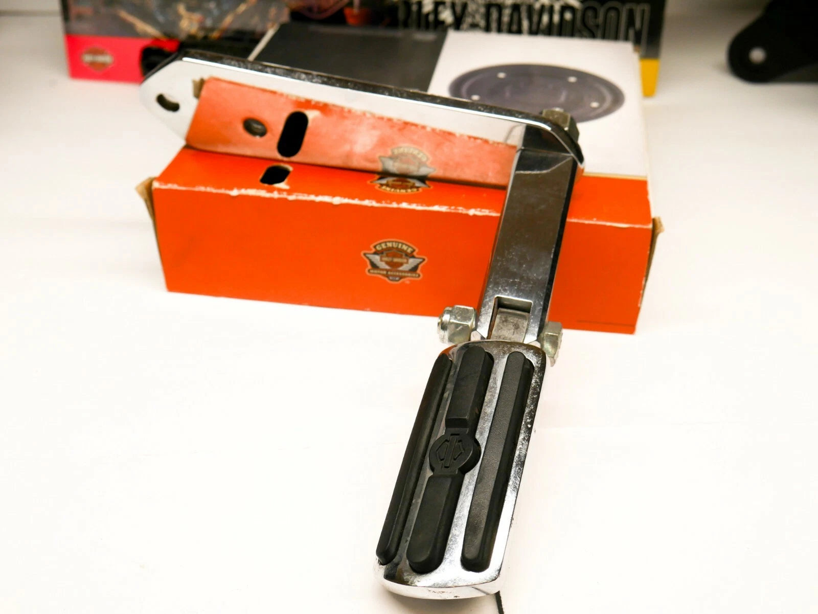 Passenger Peg and Bracket for Harley Dyna (1991–2017) - OEM