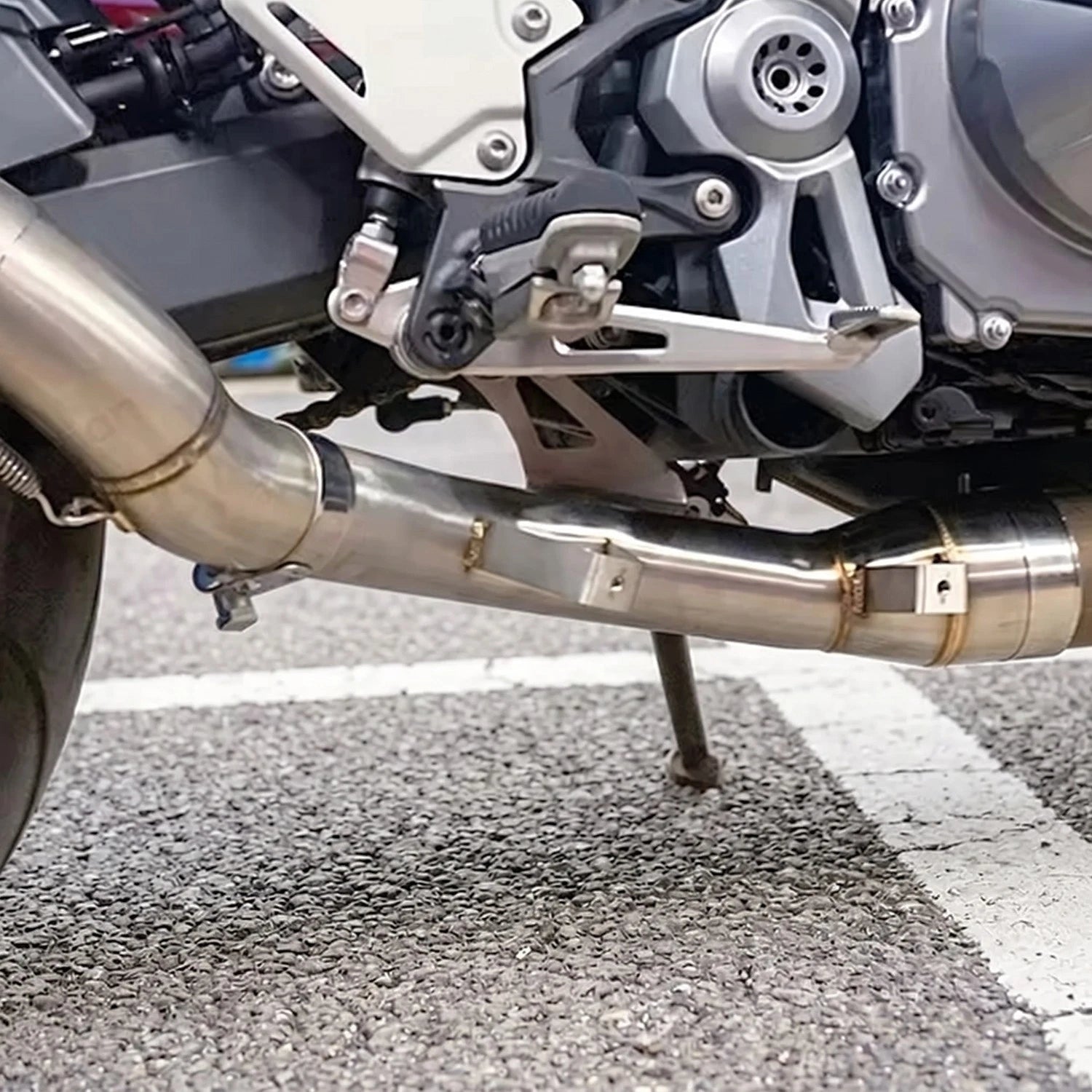 Stainless Middle Link Pipe for Kawasaki Z900/ZR900 ABS (2017–2025)