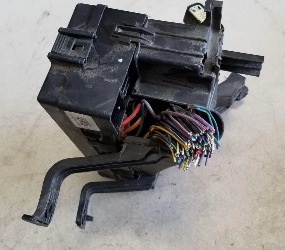 Under Hood Engine Fuse Box Relay Junction B for Ford Fusion (2006–2009)