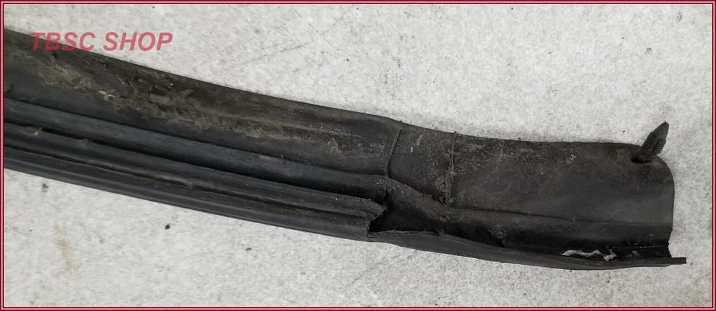 Door Upper Rubber Molding for Lincoln Mark VIII (1993–1998) RH Passenger Side