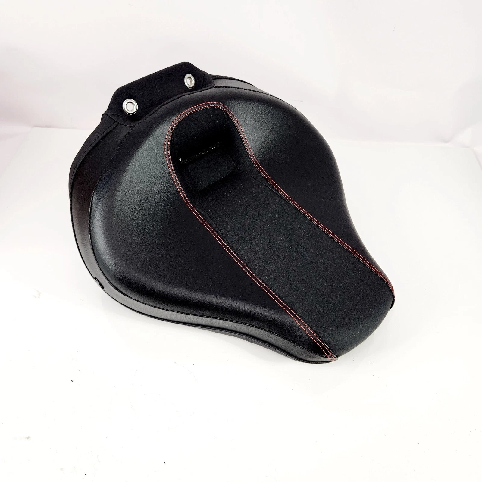 Sundowner Solo Seat for Harley-Davidson Breakout (2018–2025) 52000292