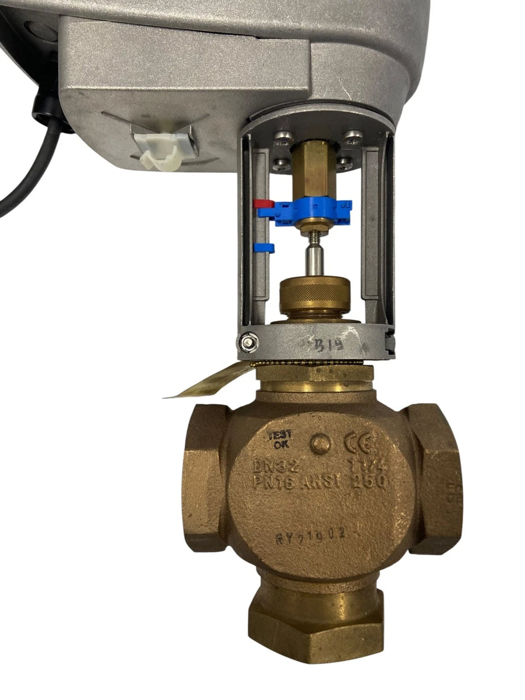 Johnson Brass Globe Valve 1 1/4" Three-Way Mixing for Electric Actuators