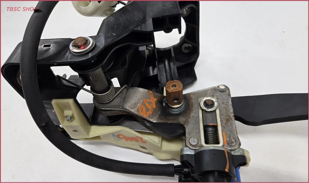 Brake Pedal Assembly for Jaguar XJ8 XJ8L X350 (2004–2007) 2R832450A