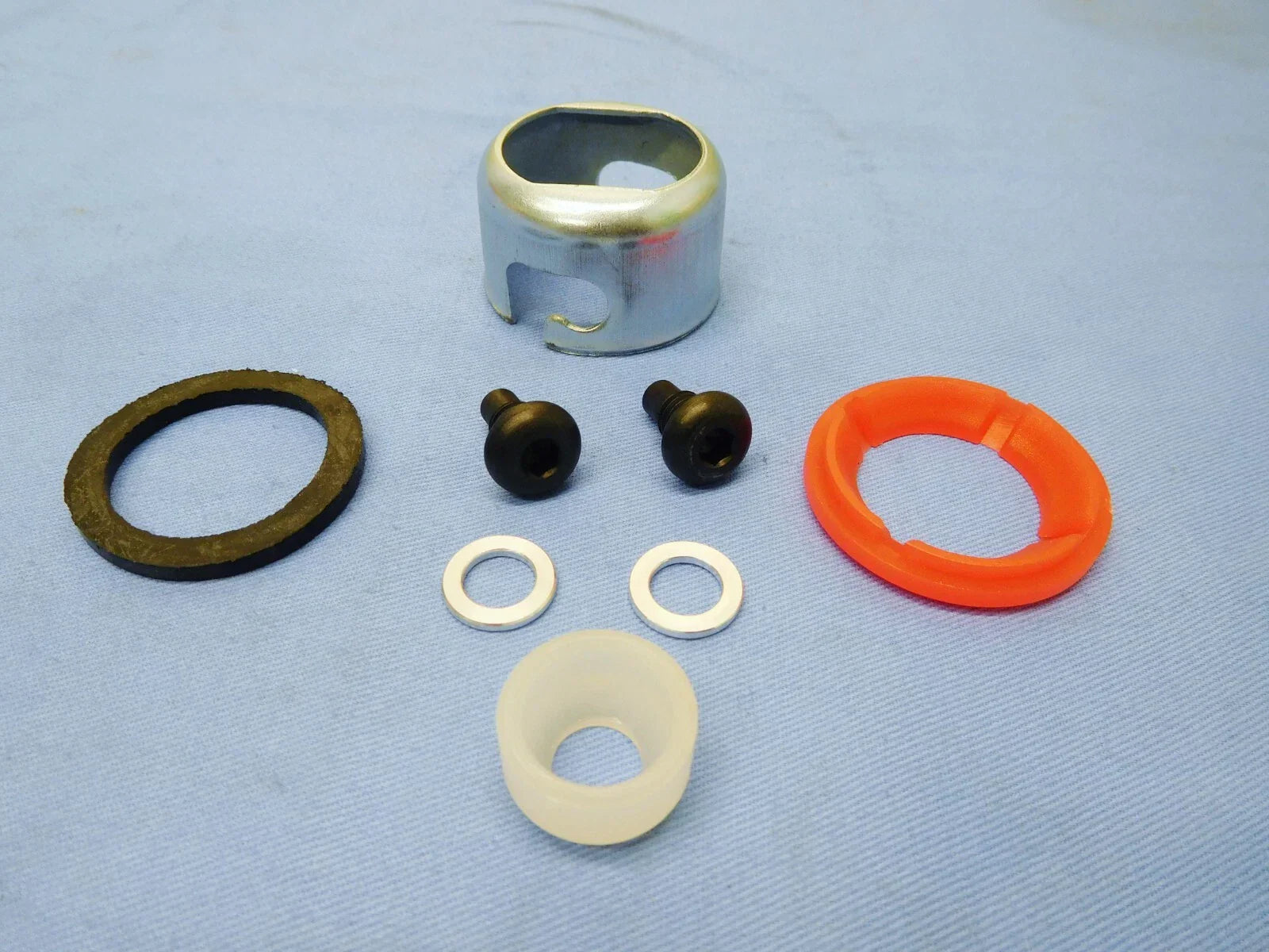 Gear Stick Lever Housing Pin & Bush Repair for Hilux LN65 (1984-1988)