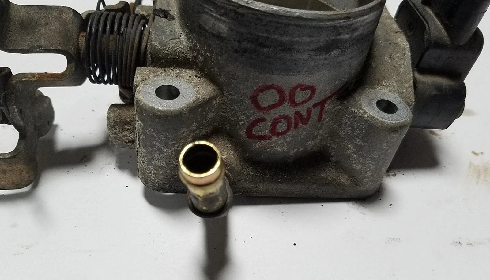 Throttle Body Valve Assembly F80U-CA for Lincoln Continental (1998–2002)