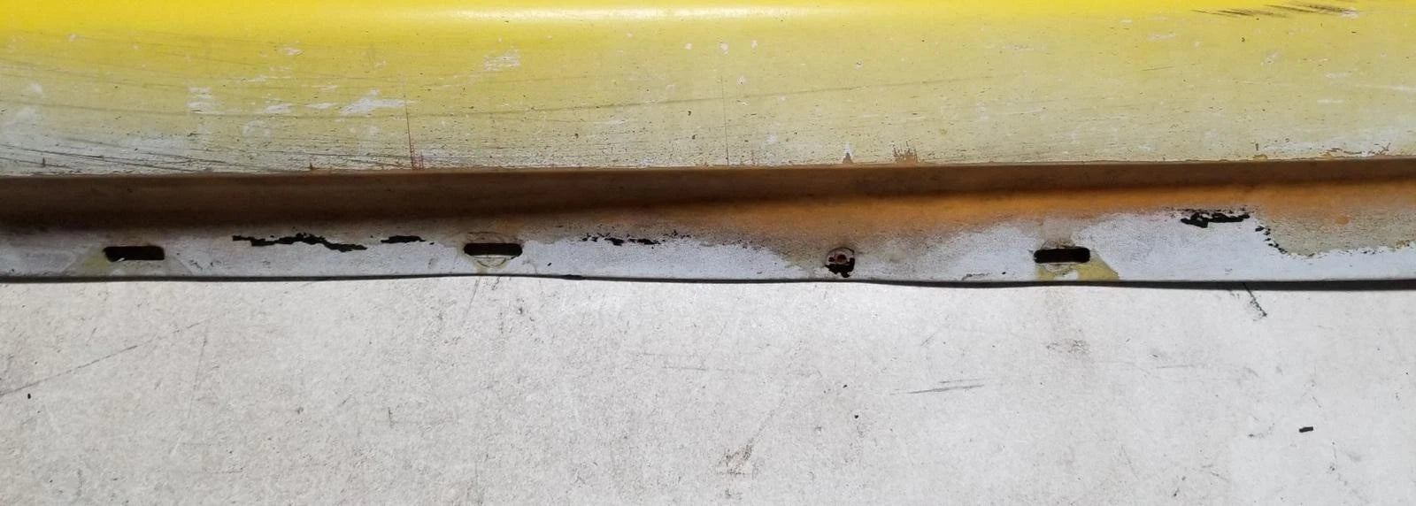 Side Skirt LH Lower Door Molding Yellow for Ford Thunderbird SC (1989–1997)