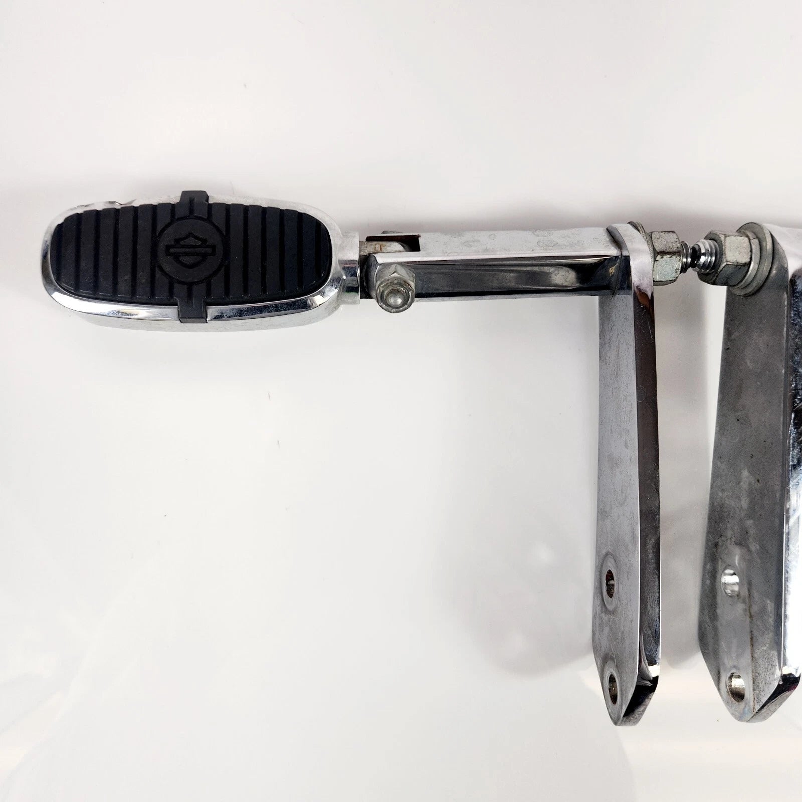 OEM Forward Highway Bar & Shield Footpegs & Mounts for Harley Dyna (2005–2006)