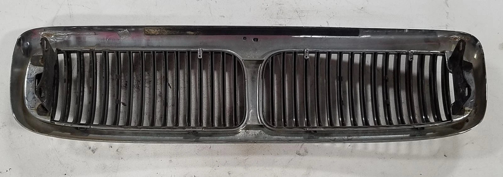 Grille for Jaguar X308 XJ8 (1998–2003) - Radiator with Emblem