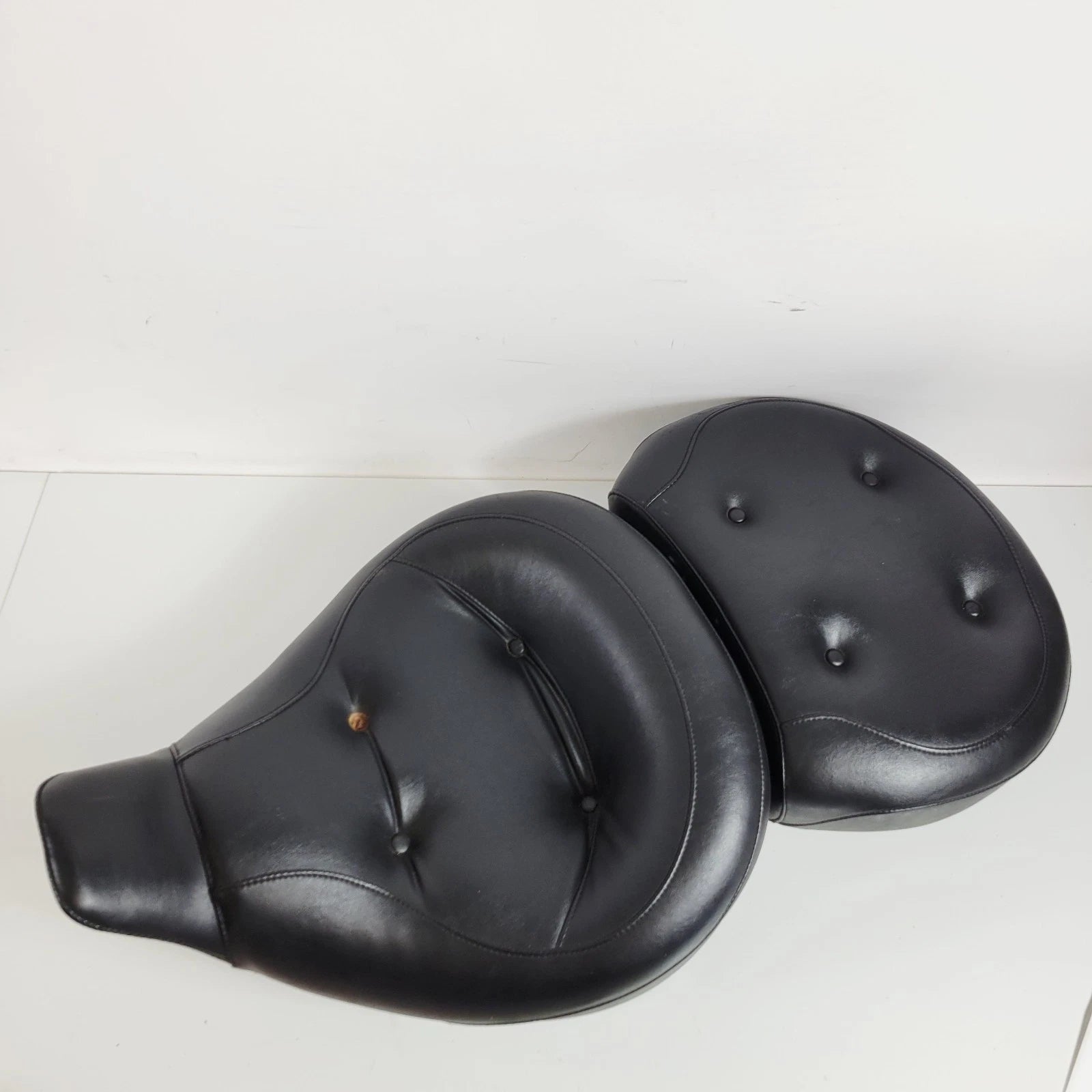 One Piece Leather Ultra Touring Seat for Mustang FLH/T (2008–2023) 76036