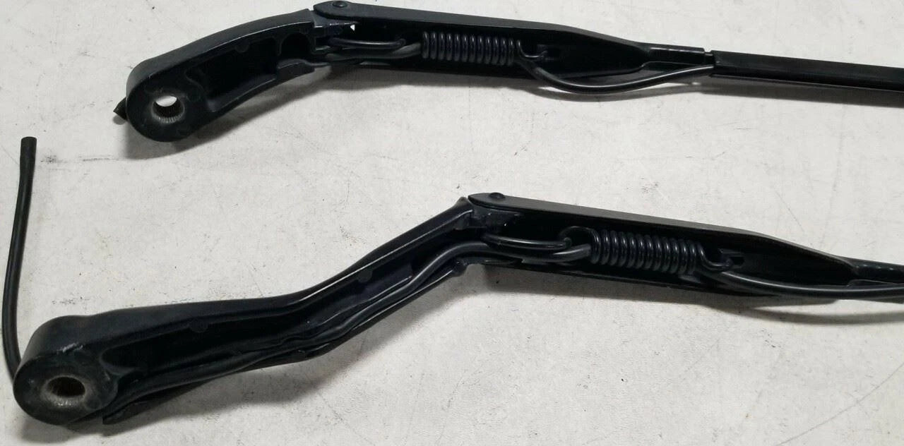 Set of 2 Windshield Wiper Arms for Jaguar XK8 XKR (1997–2006)