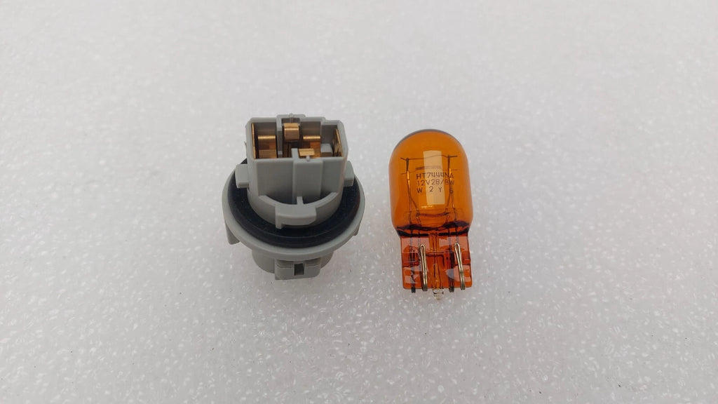 Turn Signal Light Bulb & Socket for Nissan Rogue (2014–2024) 26243-9B91A