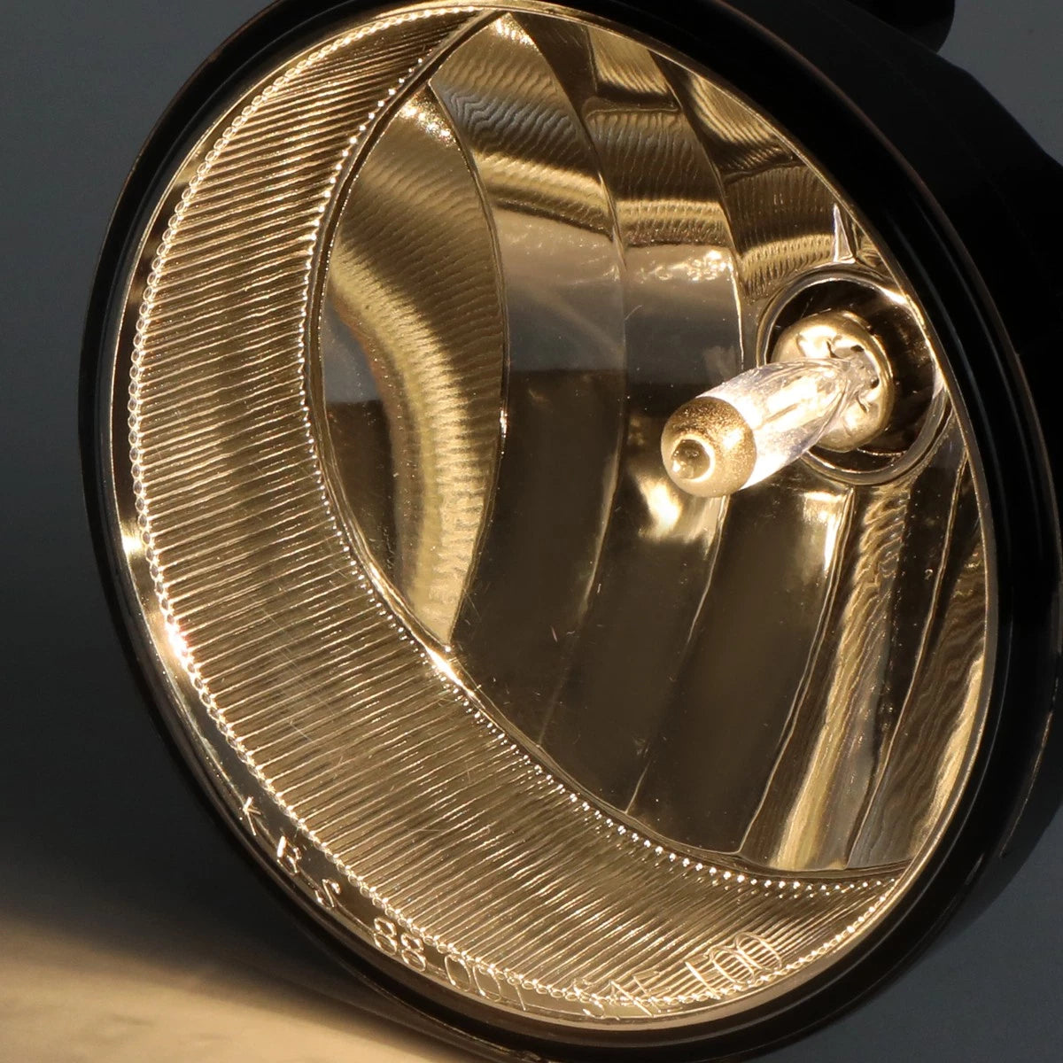 1Pc Left/Right OE Style Fog Light for Toyota Solara/Sequoia (2004–2016)