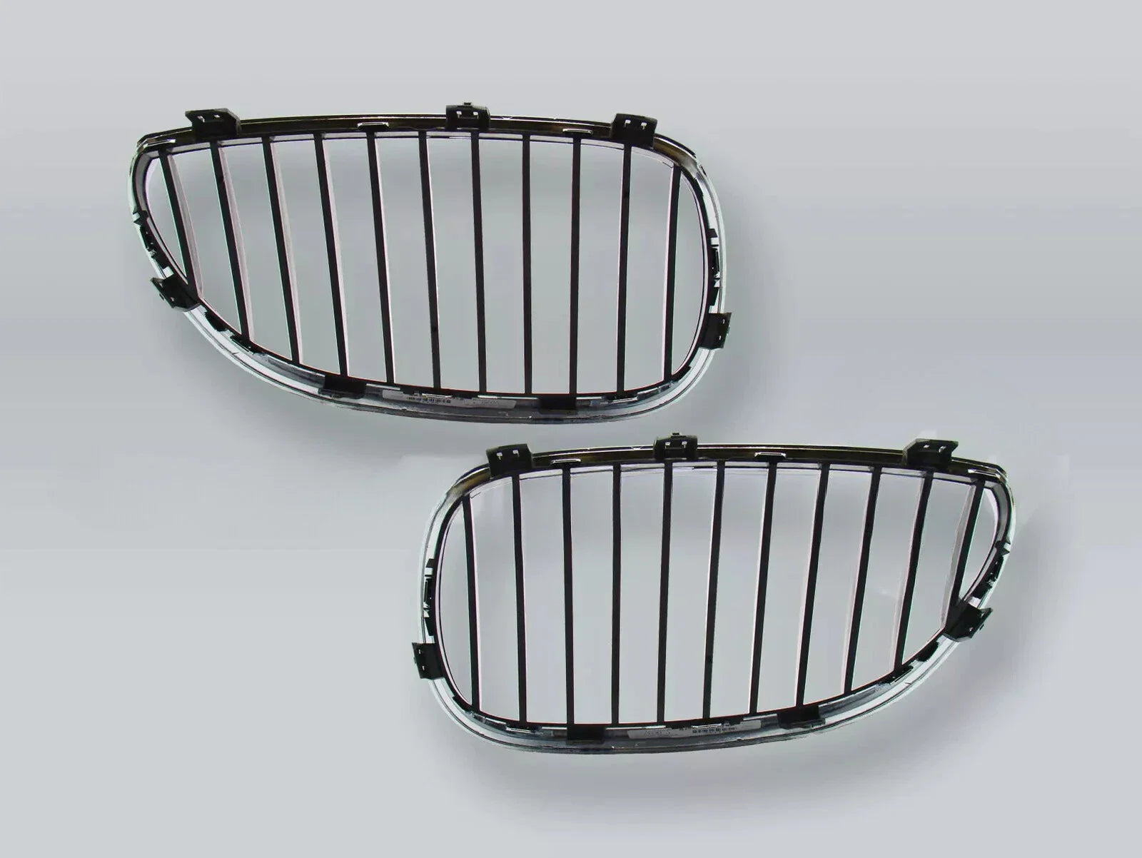 Pair Chrome/Black Front Grille for BMW 5-Series E60/E61 (2004–2009)