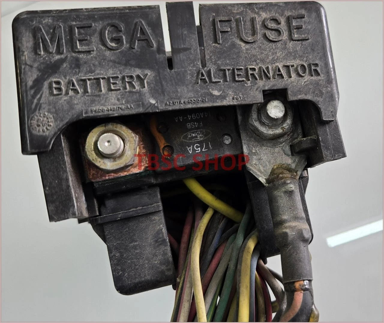 Engine Bay Fuse Box with Harness Pigtail for Lincoln Continental (1998–2002)