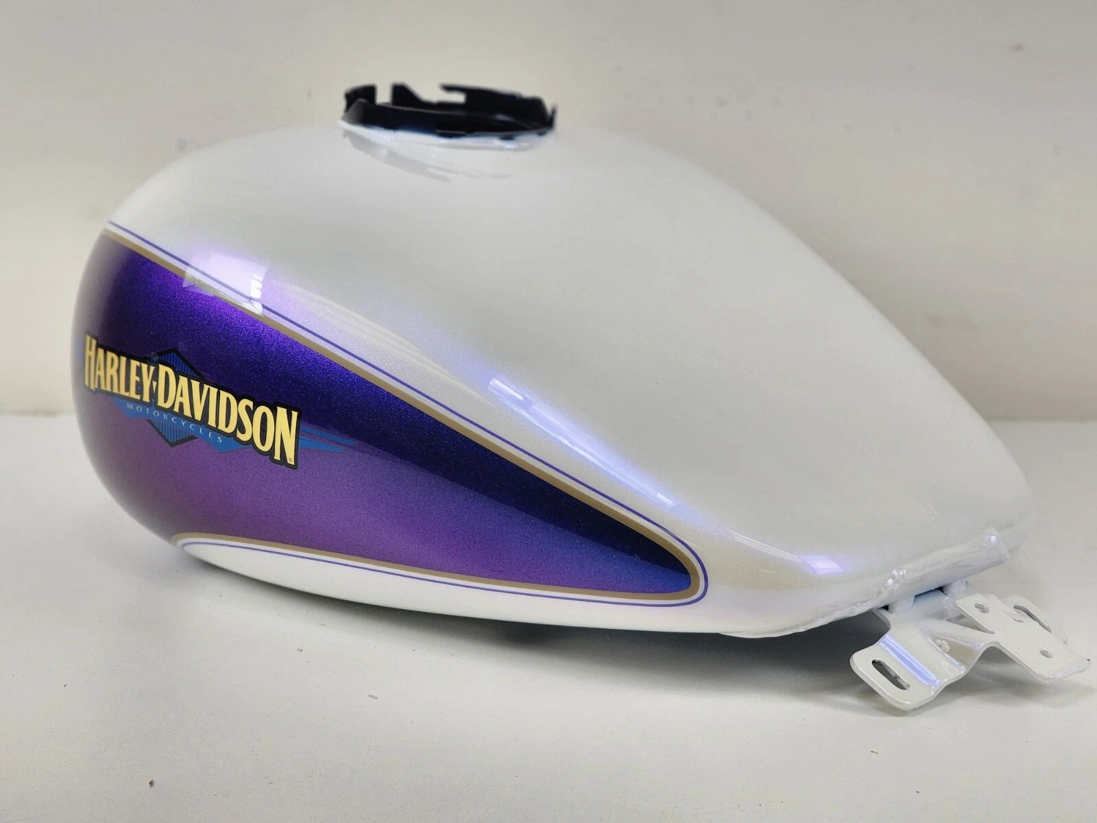 Gas Fuel Tank for Harley Electra Glide (2010) 61356-10DBW White Ice Black Pearl