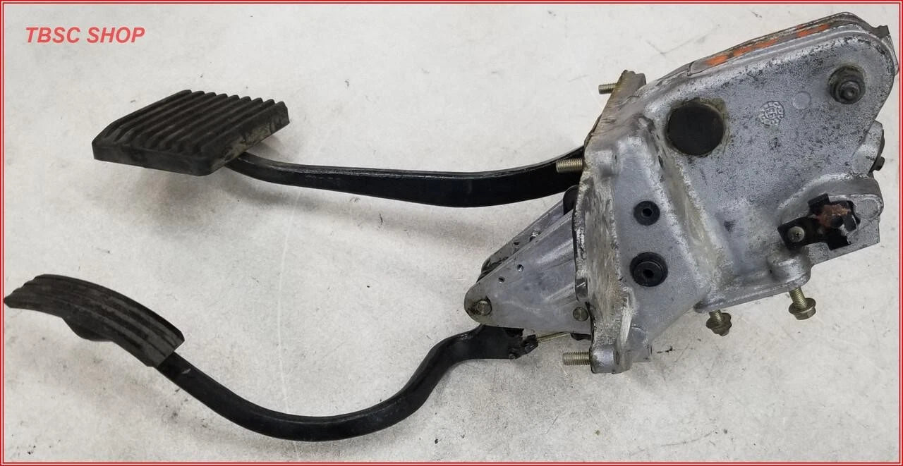 Brake Gas Pedal Assembly for Jaguar XJ6 XJ12 VDP (1993–1994)