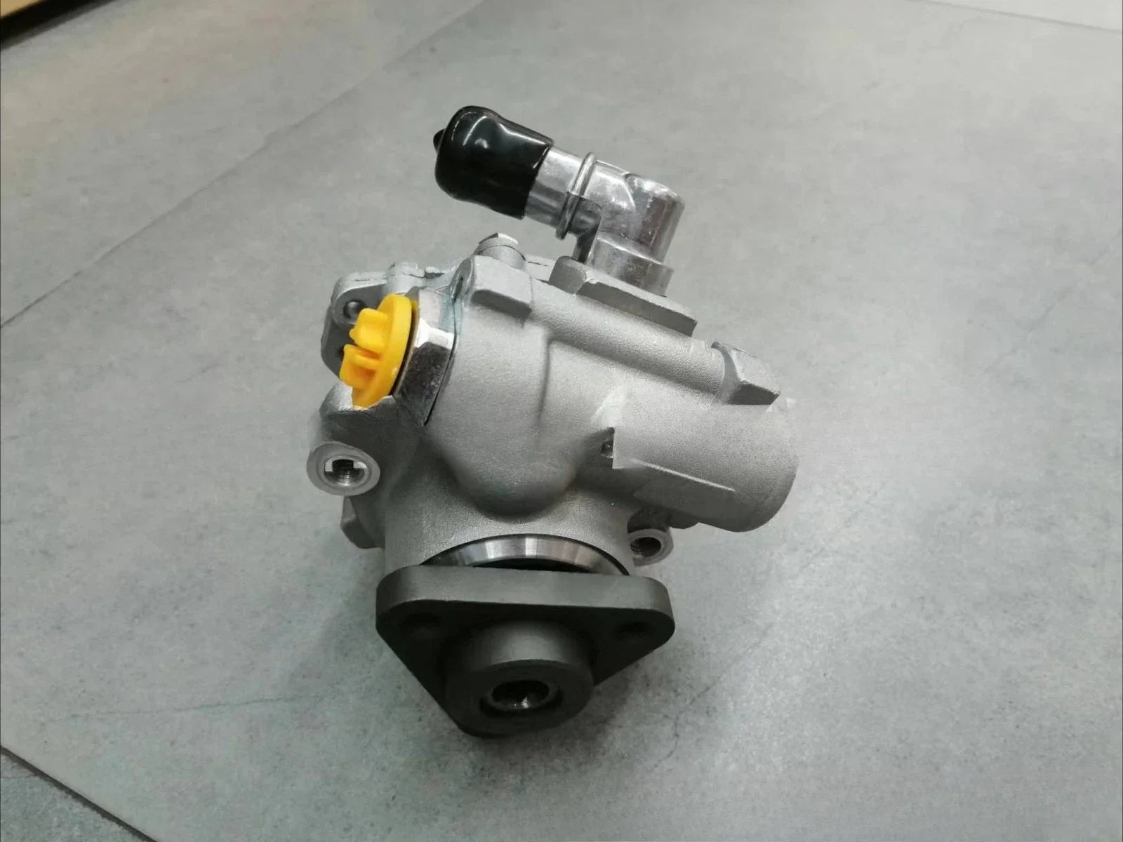 Power Steering Pump w/o Pulley for Audi A8 Quattro (2004–2006)