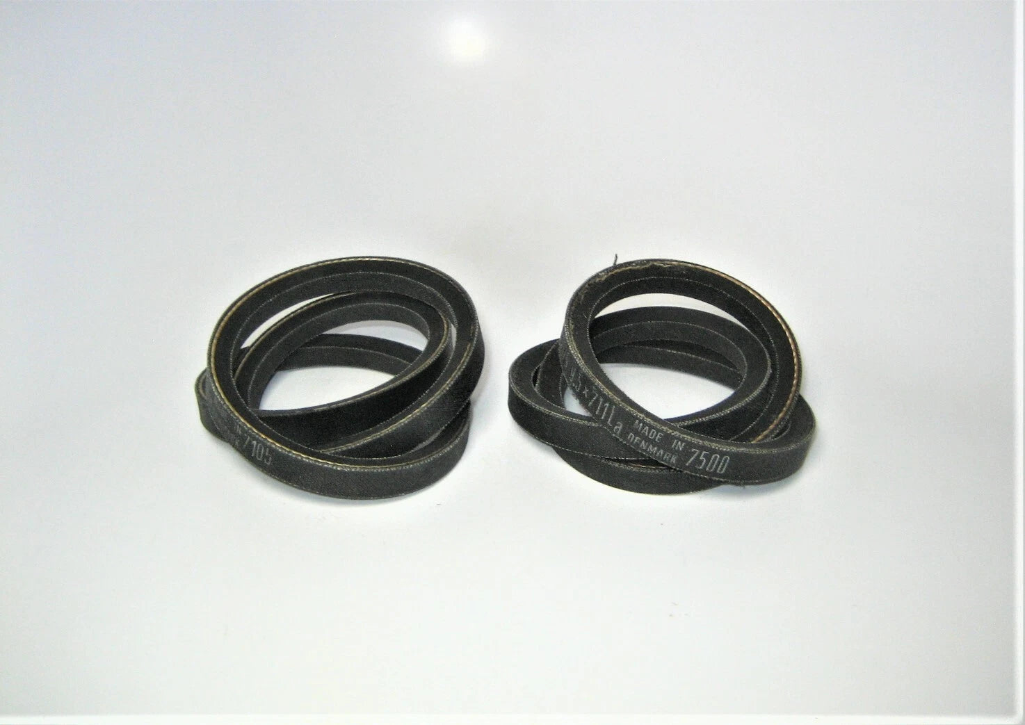Set of 2 Drive Belts for Volvo Penta AQ BB MB (OEM 950805)