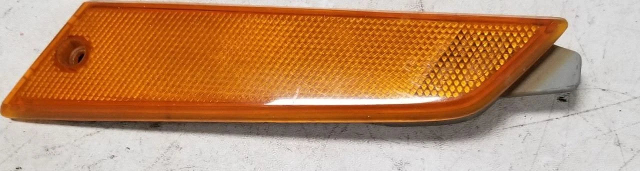 RH marker light for Ford Mustang (1979–1986) D9ZB-15A428-AC Amber
