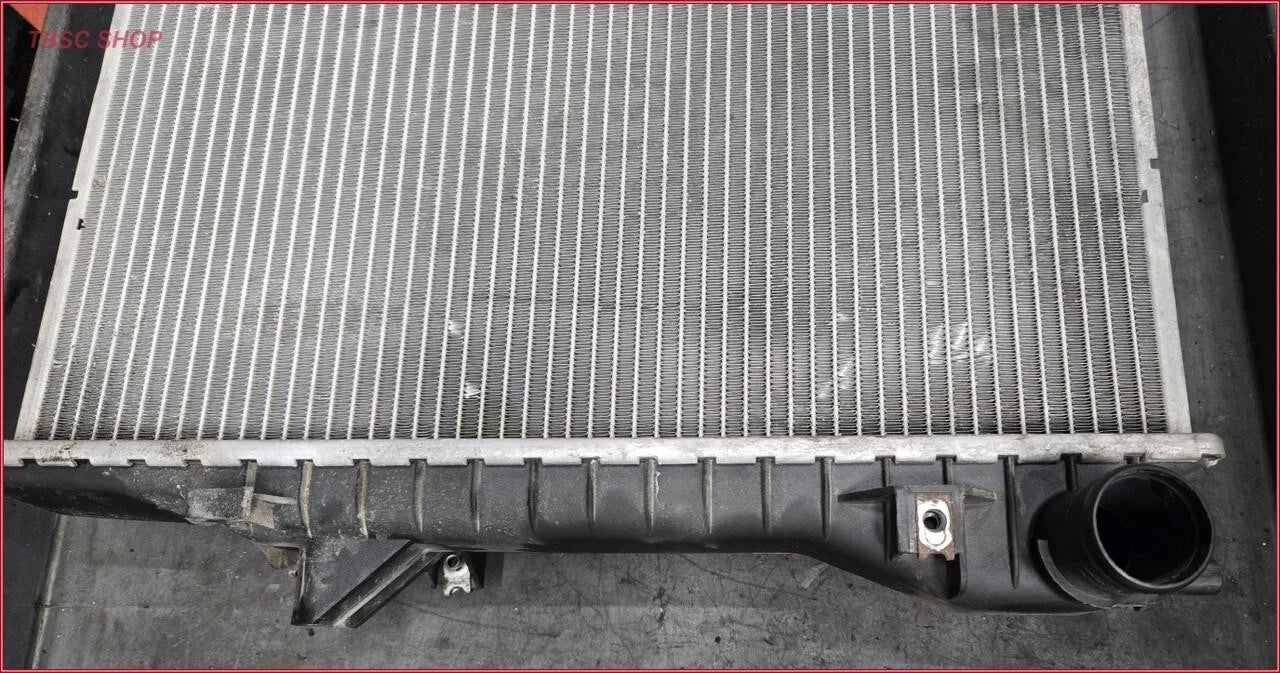 Radiator for Jaguar X350 XJ8 S-Type XF (2004–2010)