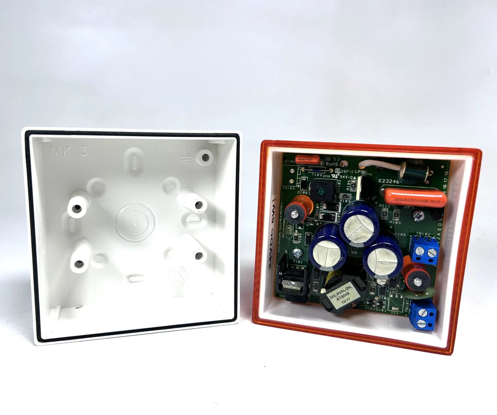 Clifford & Snell Alarm Flash Light 1FL040440, FL40/D50 for 24V Vehicles