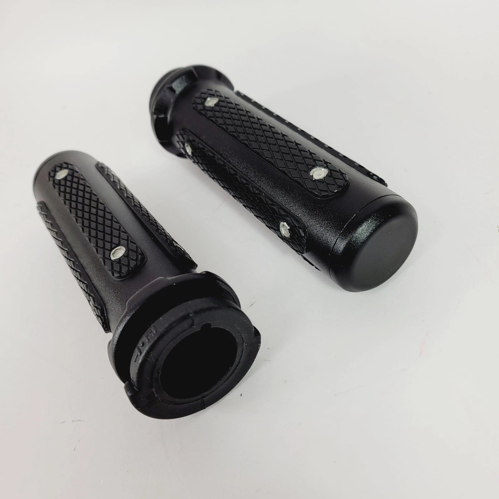 Black Endgame Hand Grips for Harley-Davidson (OEM 56100394)