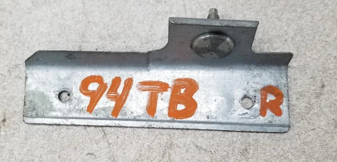 Set of 2 Rear Mounting Brackets for 1989-1997 Thunderbird Cougar