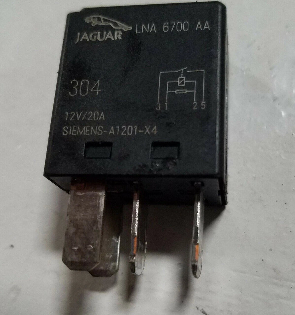 Relay for Jaguar XJ8 XK8 XJR VDP (LNA 6700 AA, SIEMENS-A1201-X4)