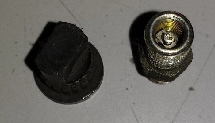 Fuel Rail Schrader Valve Cap for Ford Thunderbird Cougar (1989–1997)