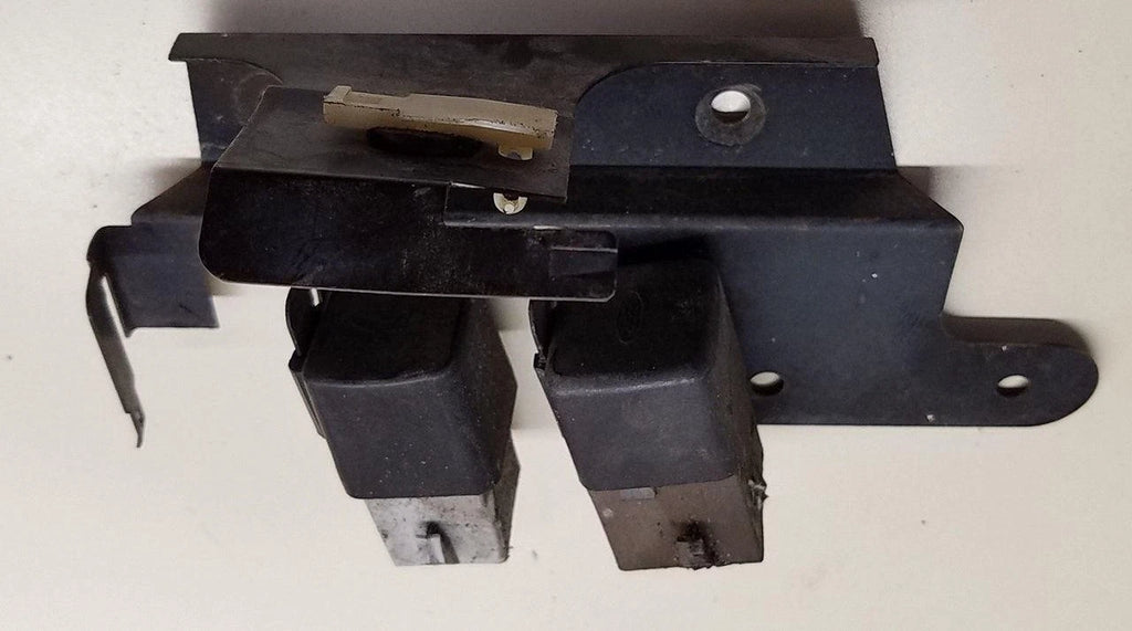 ABS Hydraulic Pump and Power Relay with Bracket for Thunderbird SC (1989–1992)
