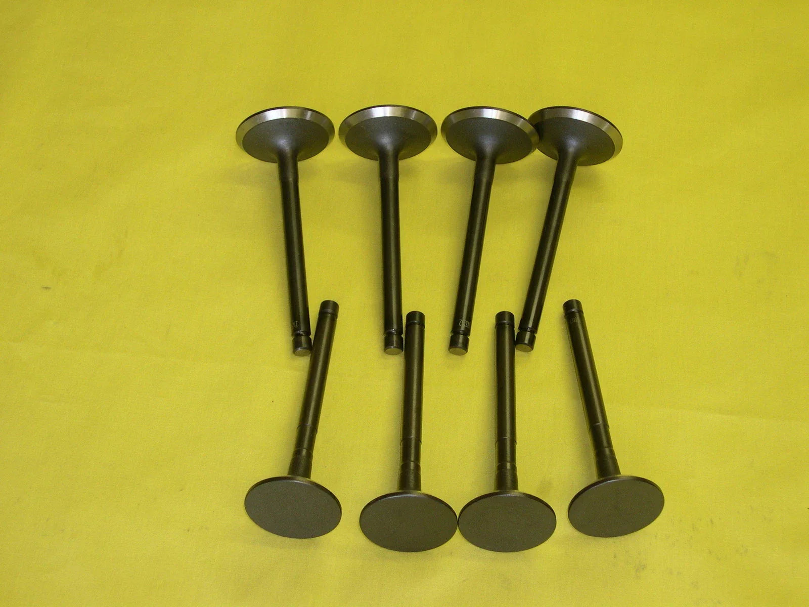 3L 2.8L Inlet & Exhaust Valve Set for Toyota Hilux (1989-1997)