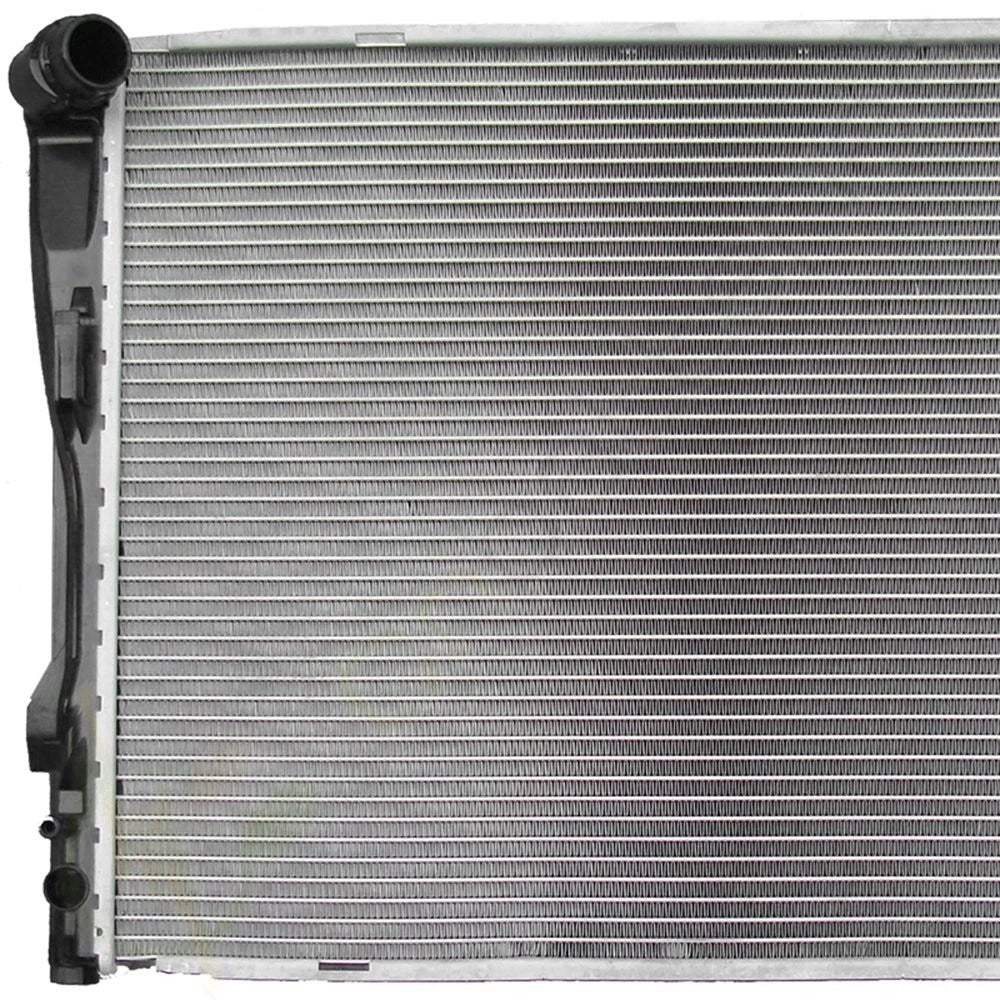 Radiator and Cooling Fan Kit for BMW 325xi, 330Ci (2006–2006)