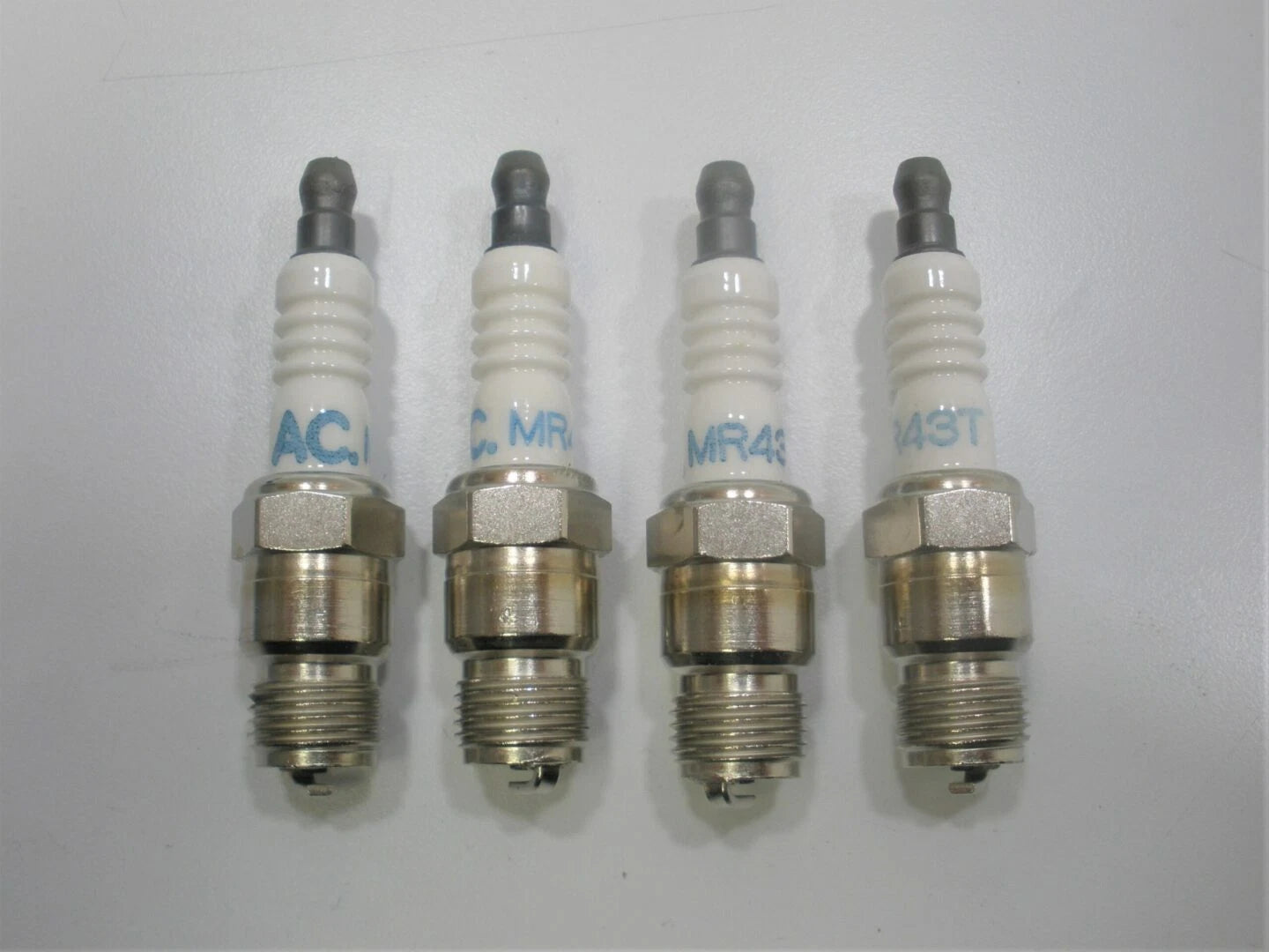 Set of 4 Ignition Spark Plugs for Volvo Penta 3851861-9 (Marine)