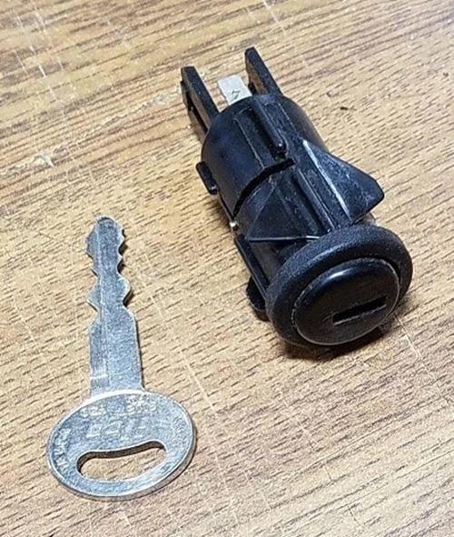 Trunk Release Button for Lincoln Mark VIII (1993–1996) Black with Key