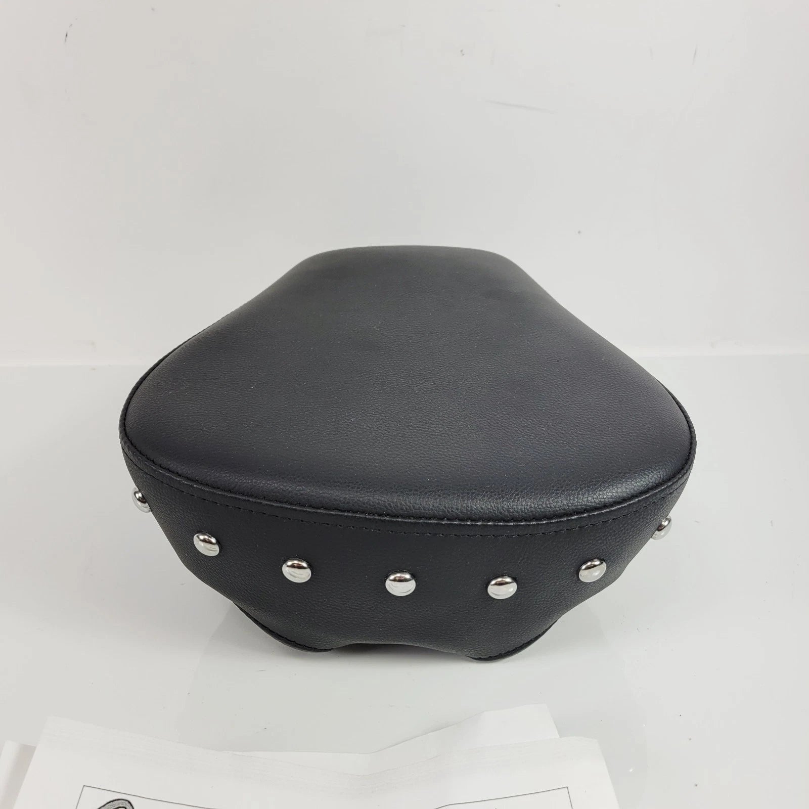 SADDLEMEN Heels Down Passenger Pillion Pad for Harley Softail Deluxe (2006–2017)