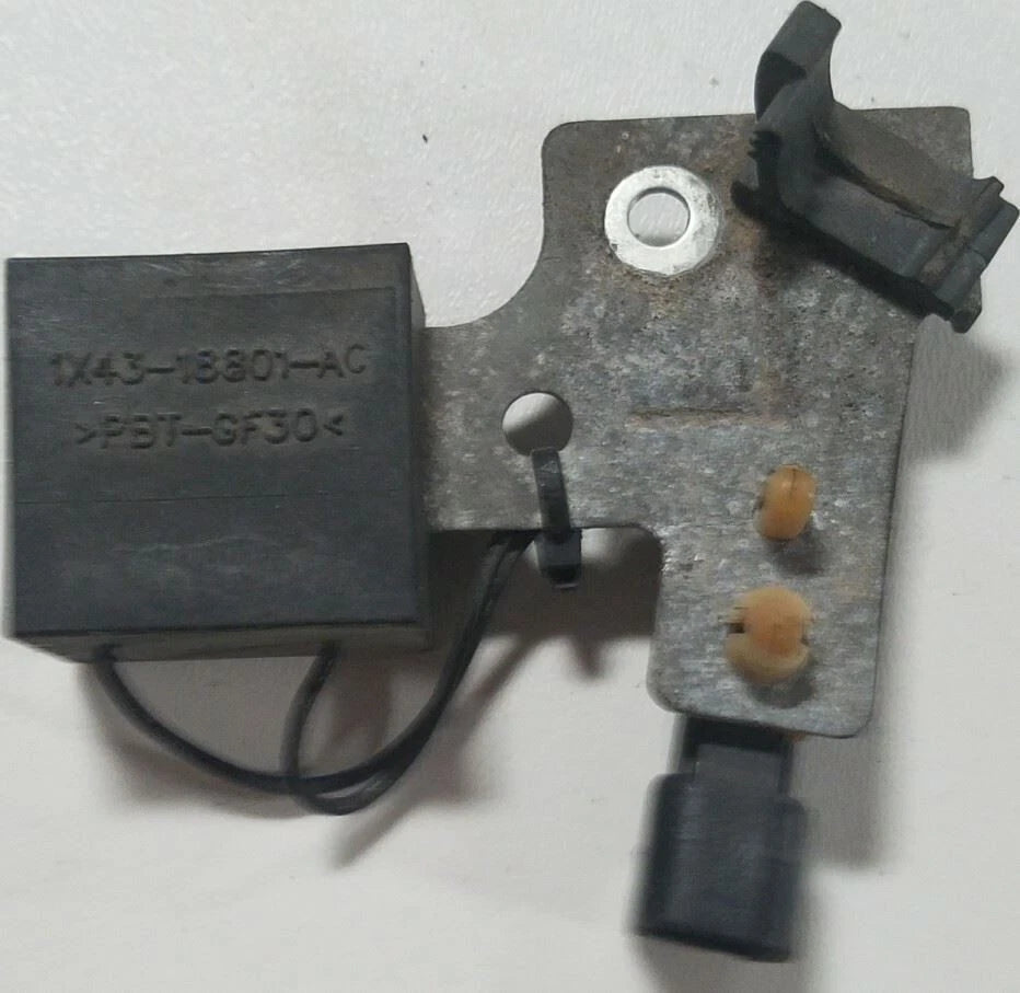 Radio Interface Suppression Capacitor for Jaguar X-Type (2002–2008)