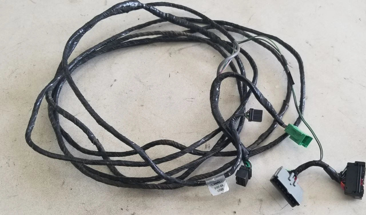 CD Changer P100 Harness for Lincoln Mark VIII (1997–1998) F7FF-14588-BA
