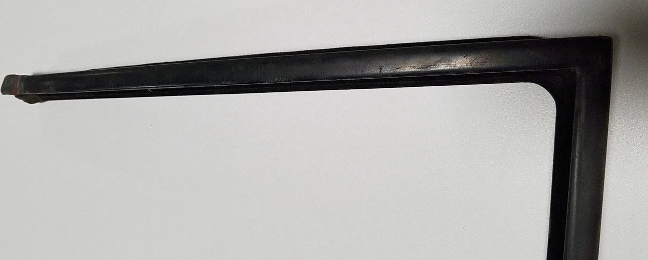 Door Glass Window Upper Molding RH for Lincoln Mark VIII (1993–1998)
